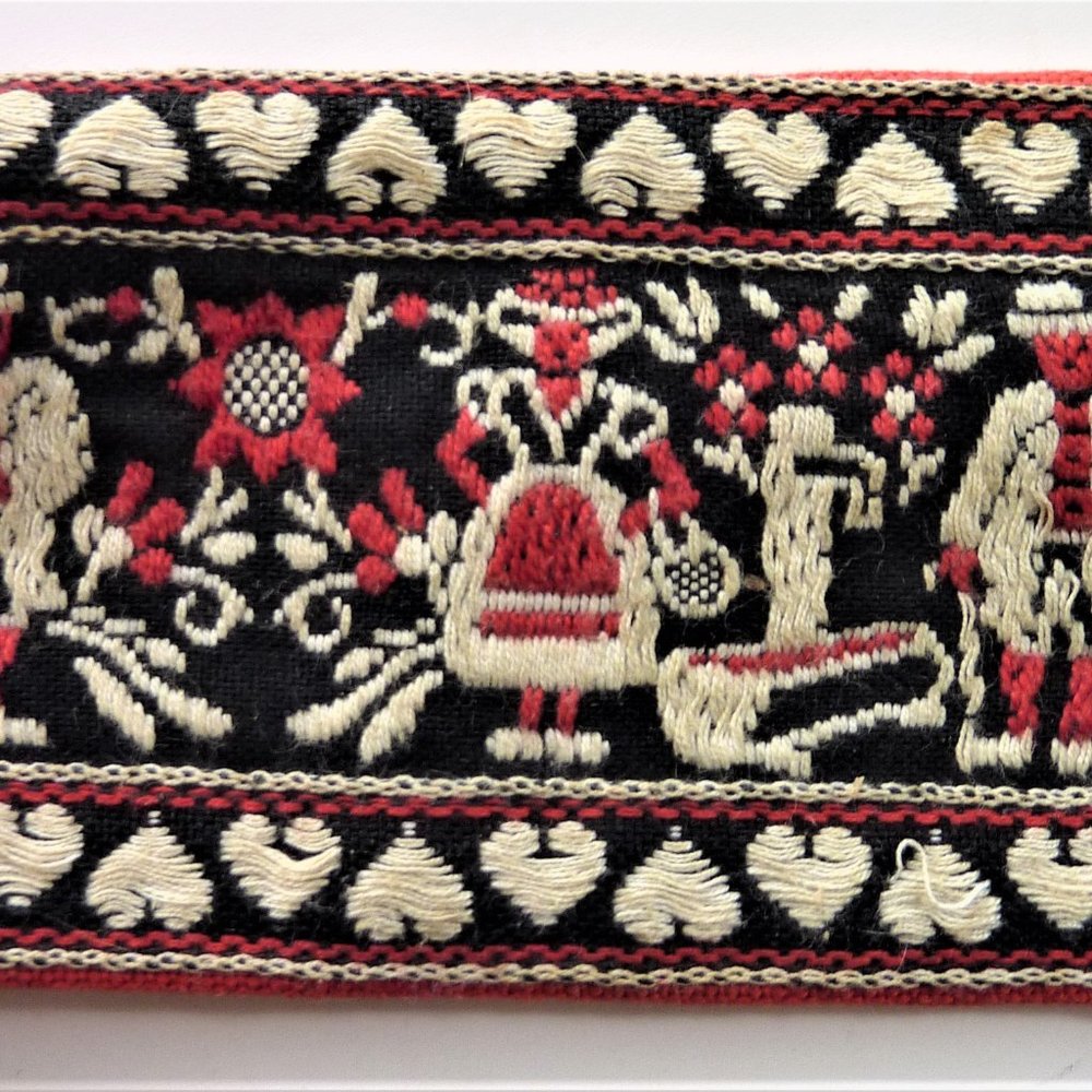 Vintage Embroidered Wallet Tissue Holder